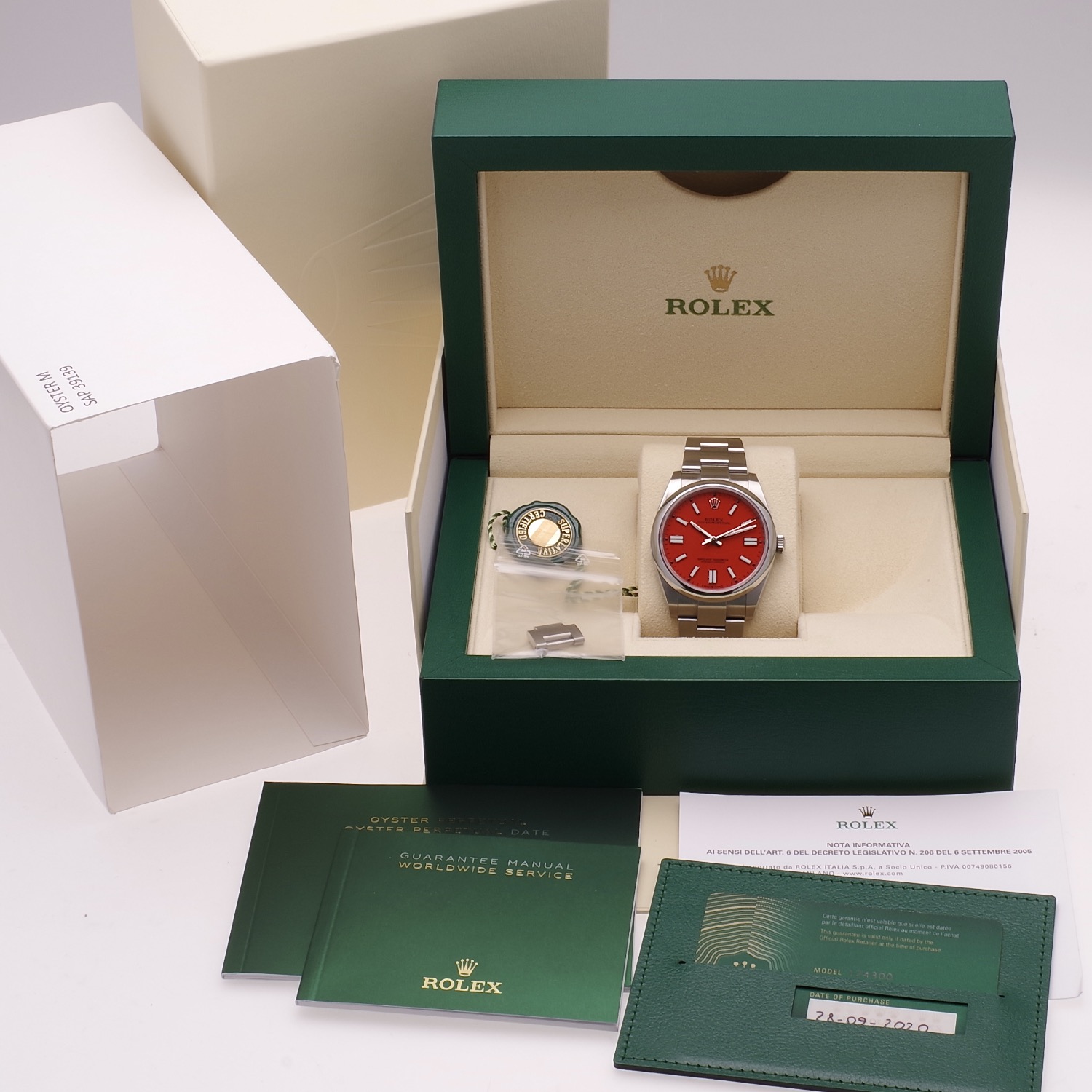 Rolex Oyster Perpetual 124300 41mm RED  rolex-oyster-124300-red-6