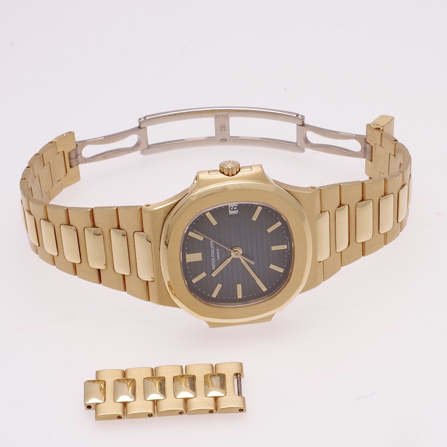 Patek Philippe Nautilus 3800/1J-010 18k gold warranty 08/2024 patek-philippe-nautilus-3800-J-9