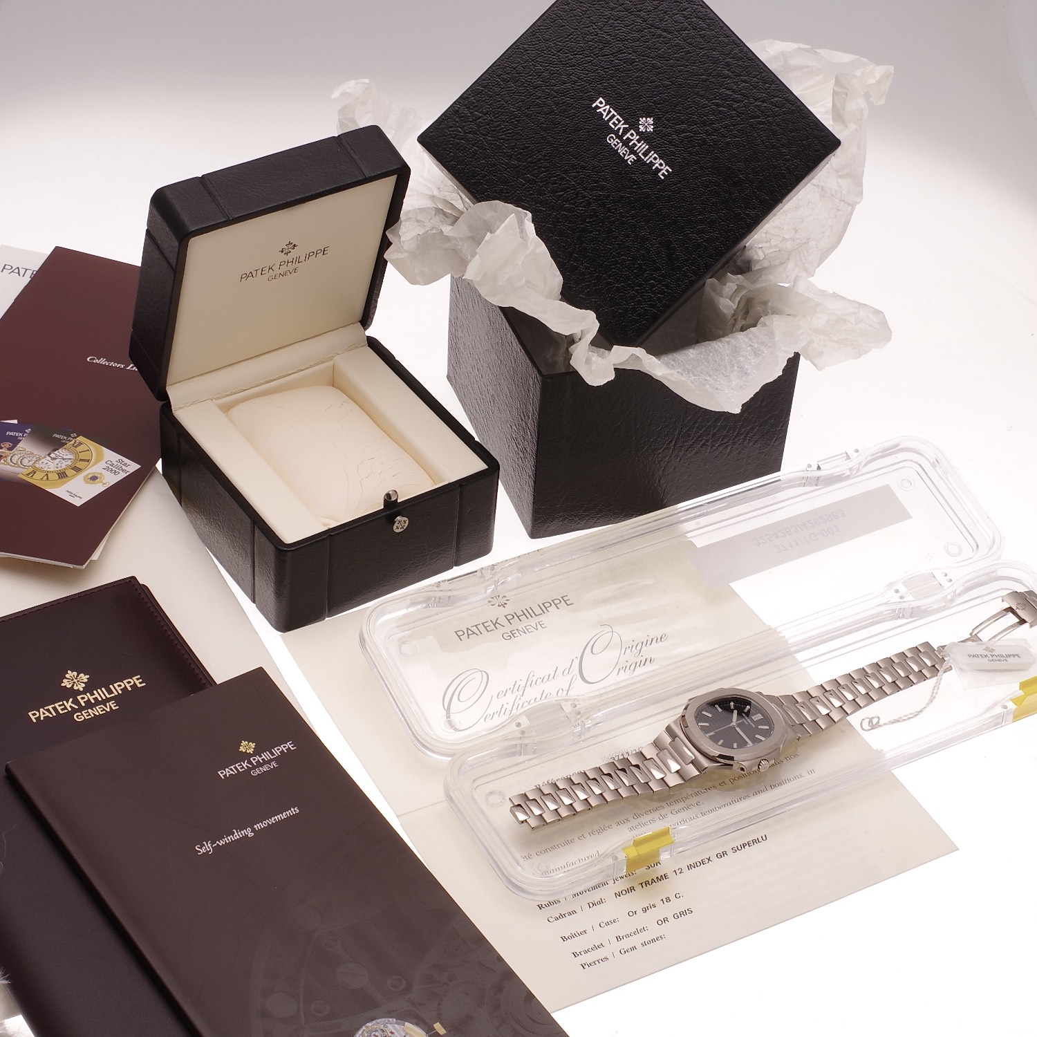 Patek Philippe Nautilus 3711 white gold Jumbo New Old Stock NOS full set patek-philippe-3711-2006-7