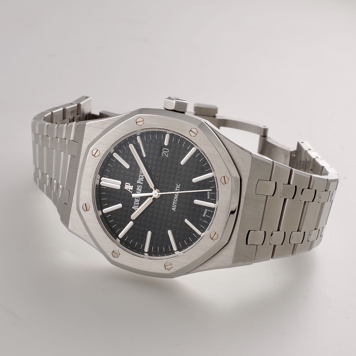 Audemars Piguet Royal Oak 15400 41 mm audemars-piguet-15400-2016-3